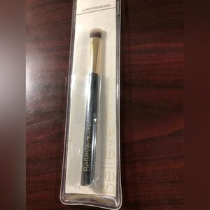 Believe Beauty All Over Eyeshadow Brush NEW NIP